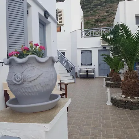 Chrysa House מלון קאמארי