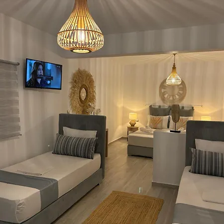 Chrysa House מלון