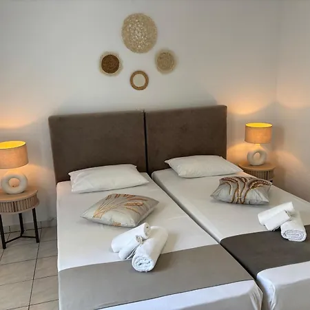 מלון Chrysa House 2*