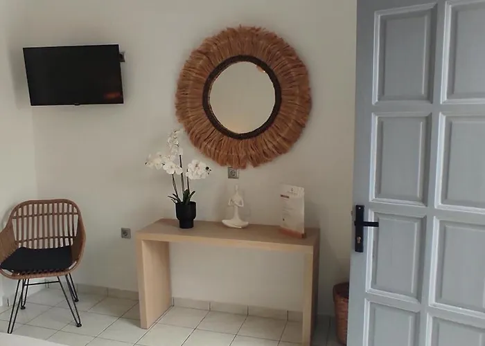 מלון Chrysa House 2*