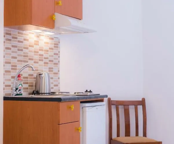 Chrysa House מלון קאמארי